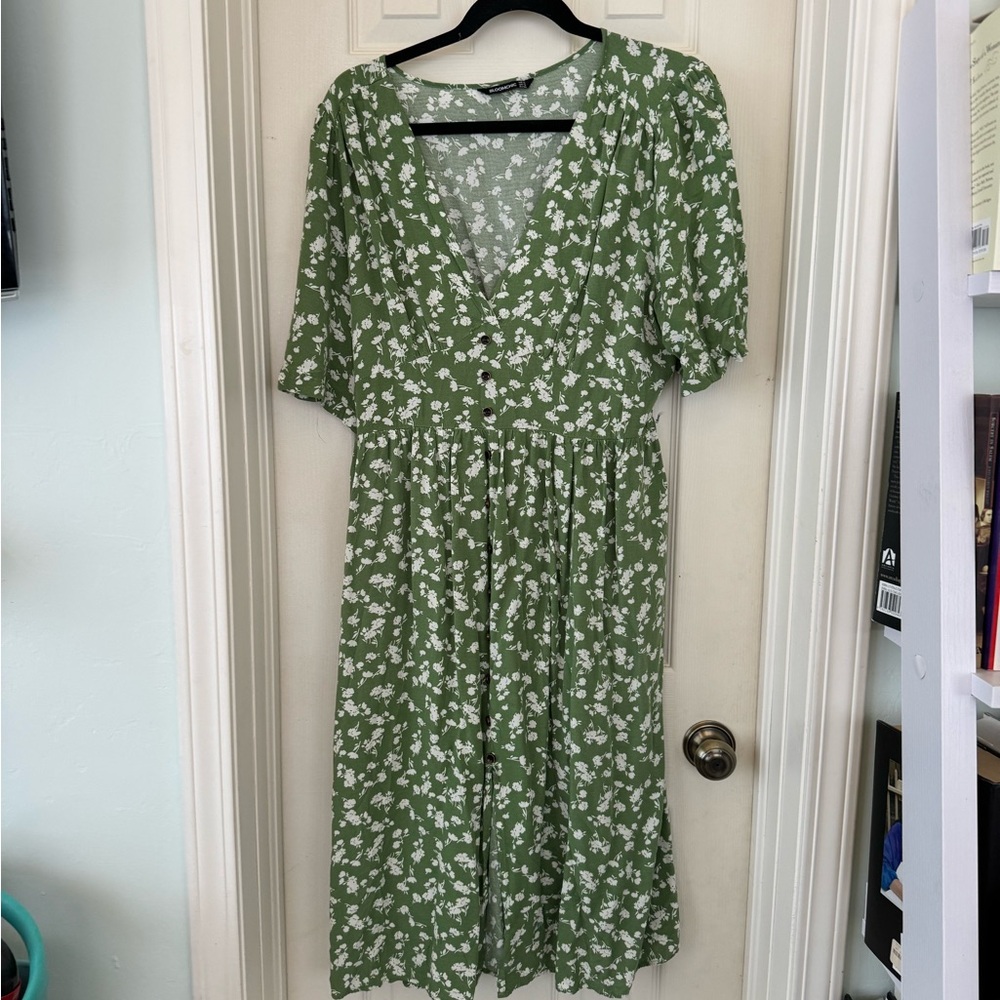 BloomChic Green Floral Midi Dress